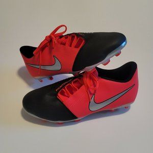 Nike Phantom Soccer Cleats